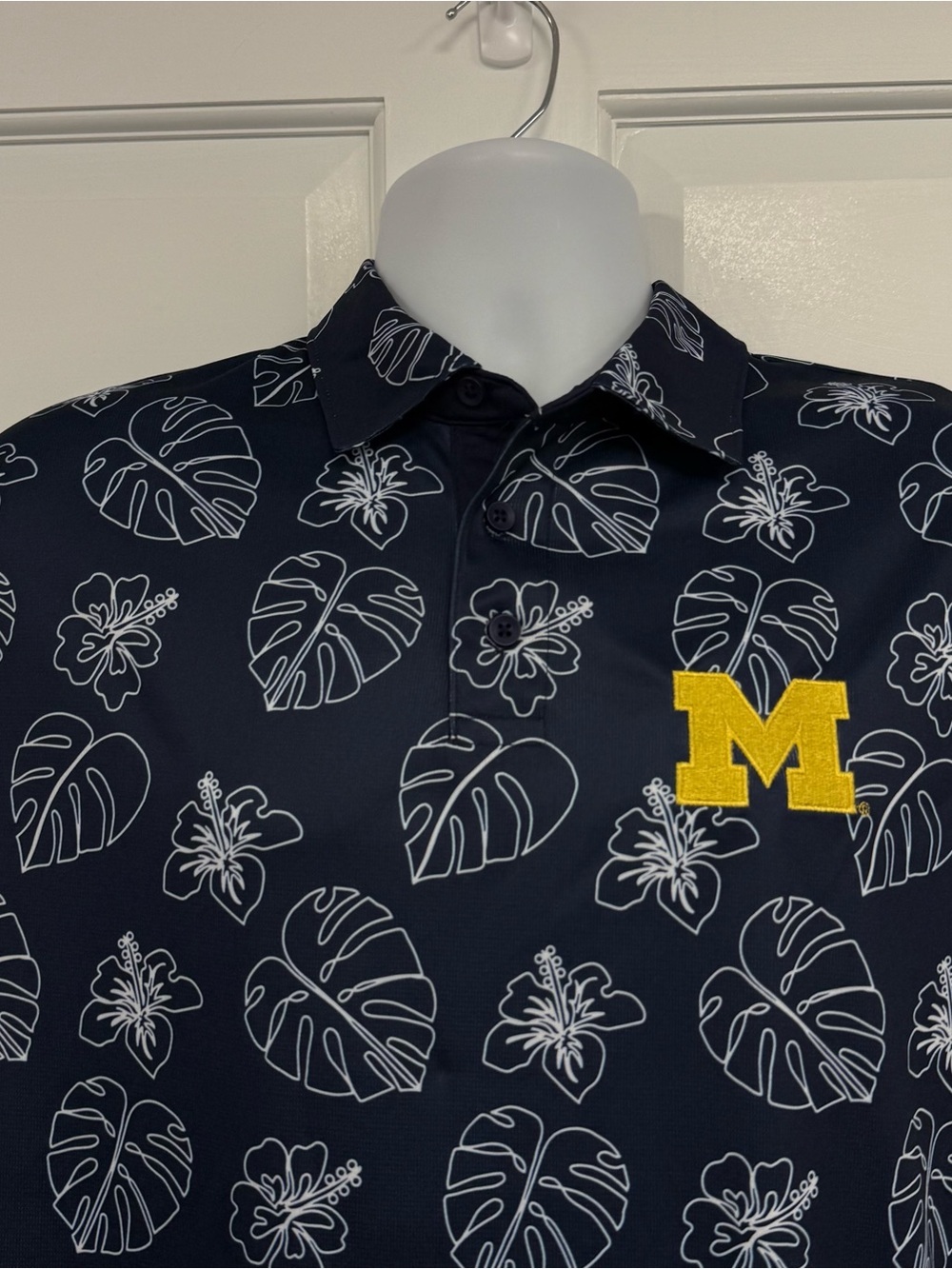 NWT Pro Edge Michigan Wolverines Hawaiian Golf Polo Mens S Shirt NCAA U of M - Picture 3 of 9